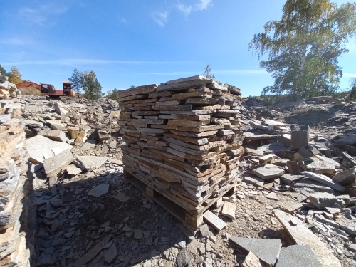 Плитняк златолит серебристый для мощения на бетон купить в Сахалинской области