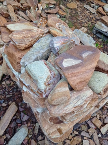 Златолит жёлтый, жёлто-зелёный глыбки и валуны для ланшафтного дизайна купить в Сахалинской области