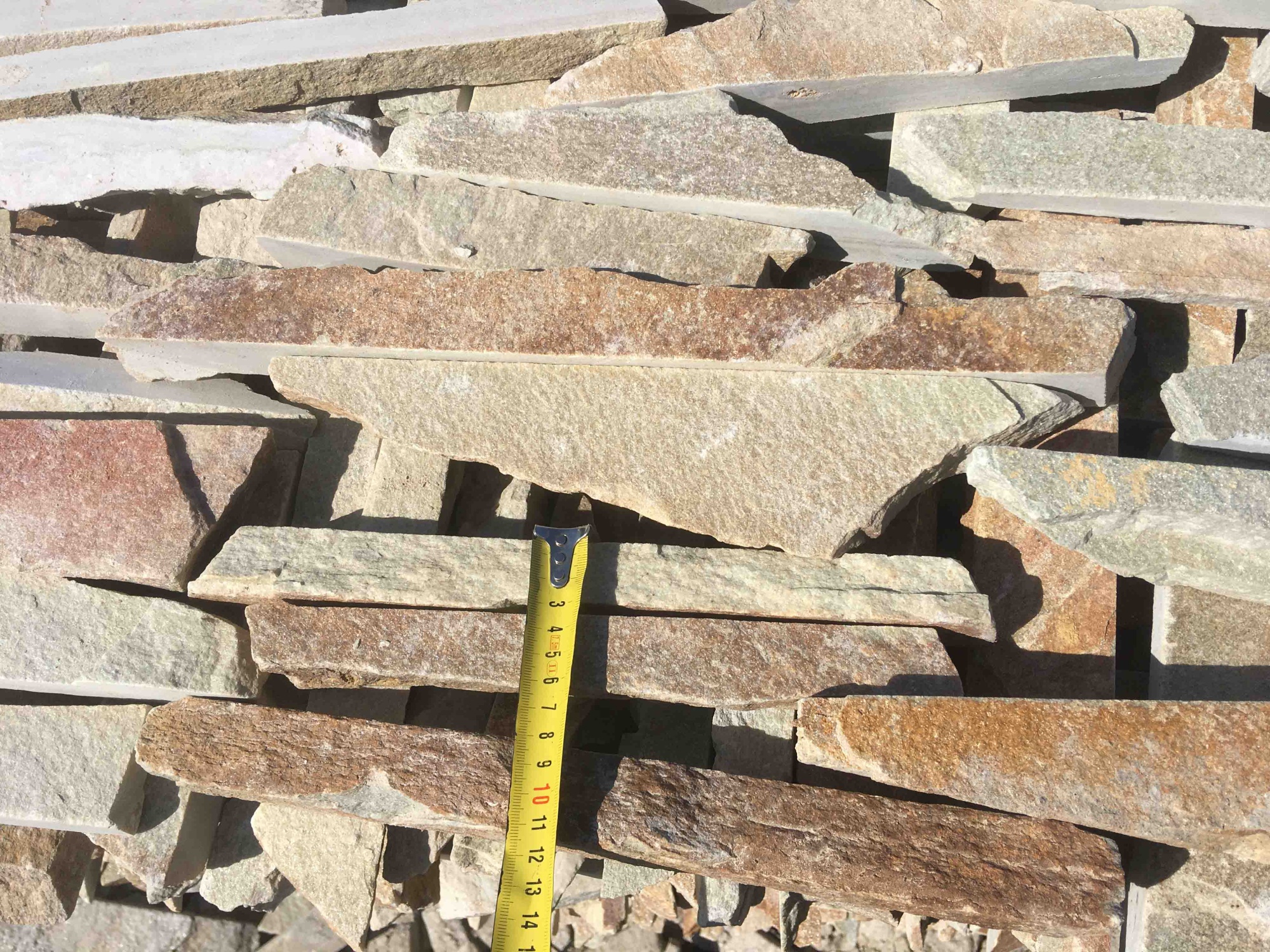 Горбушка златолит золотистый для облицовки купить в Сахалинской области