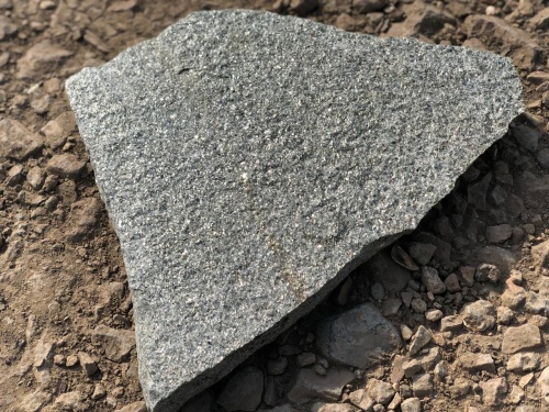 Плитняк златолит Уральский для цоколя, отмостки купить в Сахалинской области