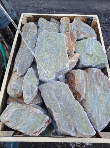 Златолит жёлтый, жёлто-зелёный глыбки и валуны для ланшафтного дизайна купить в Сахалинской области