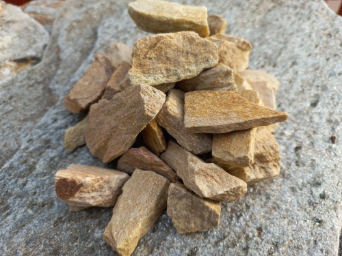 Златолит жёлтый декоративная каменная крошка купить в Сахалинской области