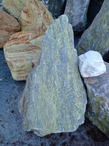 Златолит жёлтый, жёлто-зелёный глыбки и валуны для ланшафтного дизайна купить в Сахалинской области