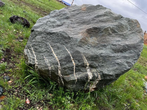 Гигантские зелёные валуны для ландшафтного дизайна весом более 5 тонн купить в Сахалинской области