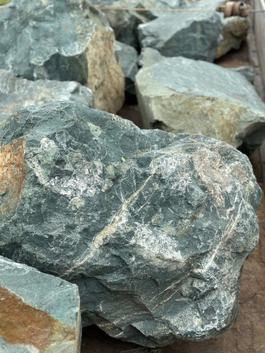 Камни для ландшафтного дизайна зелёные 10-60 килограмм купить в Сахалинской области