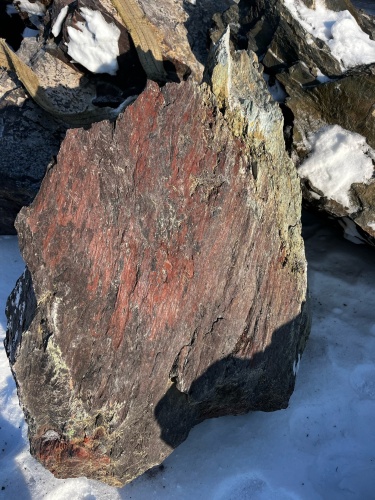 Ландшафтные глыбы красно-фиолетовые 200-1000 килограмм купить в Сахалинской области