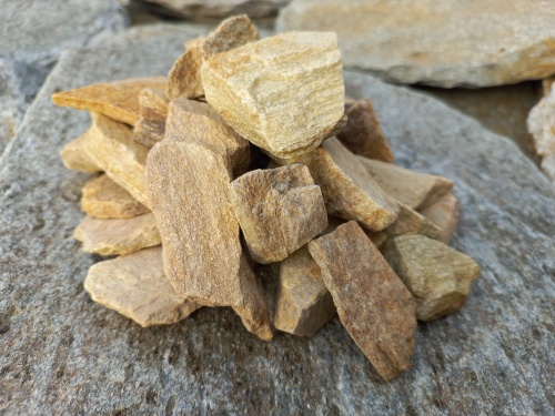 Златолит жёлтый декоративная каменная крошка купить в Сахалинской области