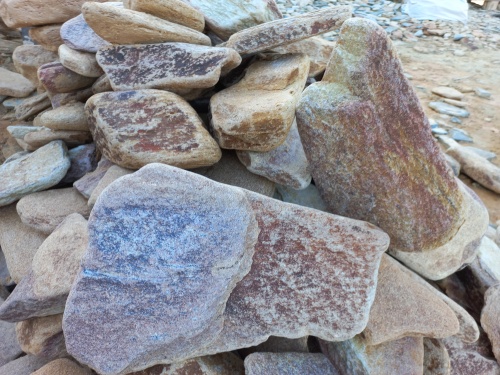 Златолит жёлтый, жёлто-зелёный глыбки и валуны для ланшафтного дизайна купить в Сахалинской области