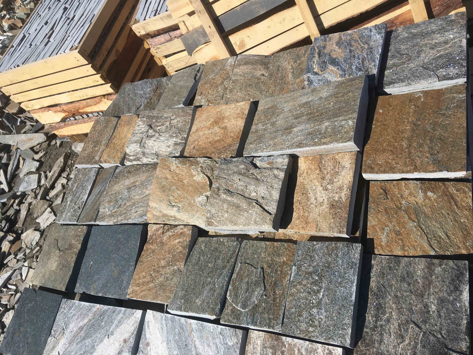 Плитка пилёная златолит Уральский для фасада купить в Сахалинской области