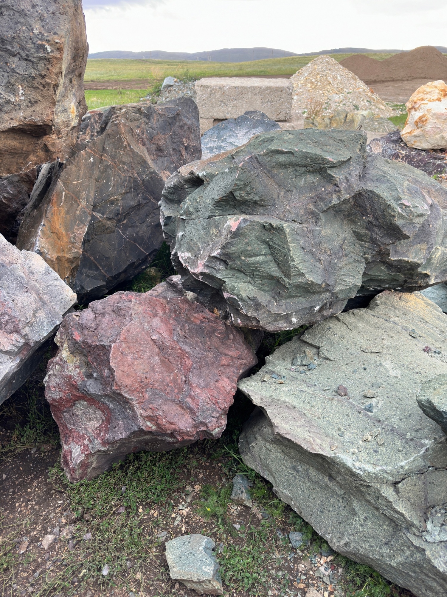 Камни для ландшафтного дизайна зелёные 10-60 килограмм купить в Сахалинской области