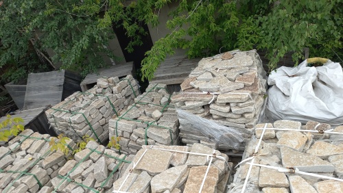 Гранитный плитняк галтованный для мощения купить в Сахалинской области