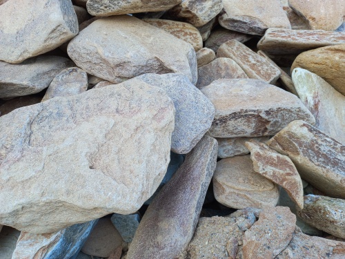 Златолит жёлтый, жёлто-зелёный глыбки и валуны для ланшафтного дизайна купить в Сахалинской области