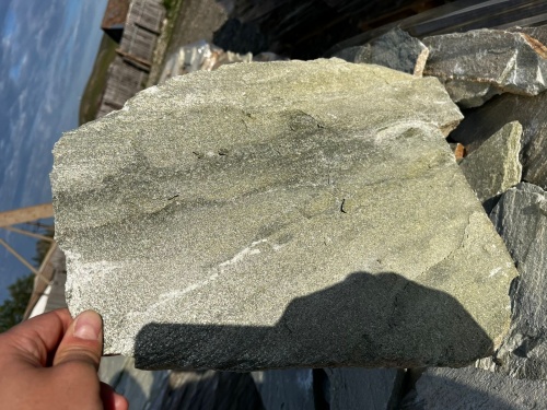 Плитняк златолит зелёный для цоколя, отмостки купить в Сахалинской области