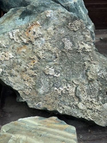 Ландшафтные глыбы зелёные 200-500 килограмм купить в Сахалинской области