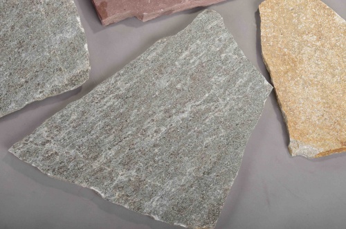 Плитняк златолит Уральский для цоколя, отмостки купить в Сахалинской области