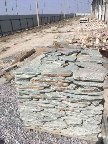 Златолит серебристый галтованный для лестниц купить в Сахалинской области