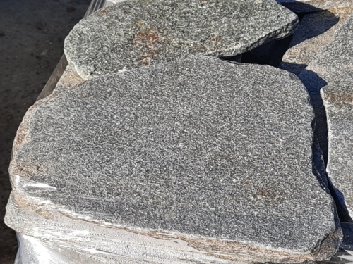 Златолит серебристый галтованный для лестниц купить в Сахалинской области