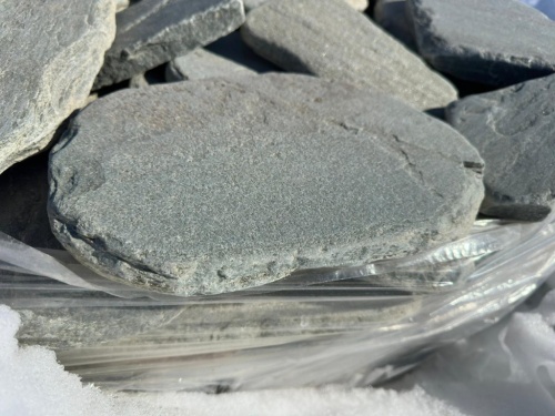 Плитняк златолит зелёный галтованный для мощения на бетон купить в Сахалинской области