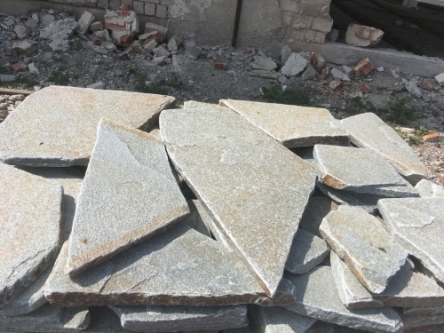 Златолит серебристый галтованный для лестниц купить в Сахалинской области