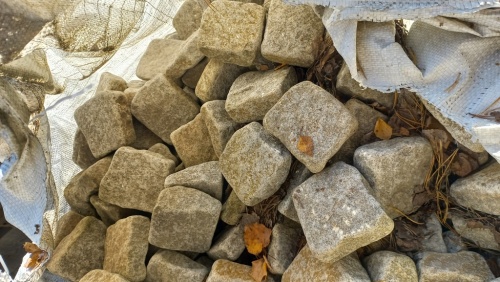 брусчатка-гранитная-колотая-галтованная
